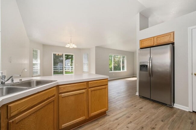 Building Photo - 101 Whitney Bay