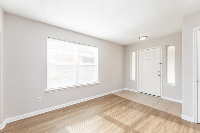 Building Photo - 1006 Vernage Rd