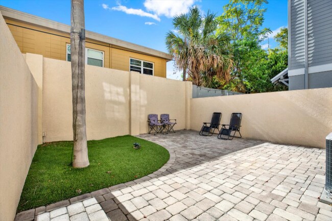 Building Photo - 3006 W Julia St