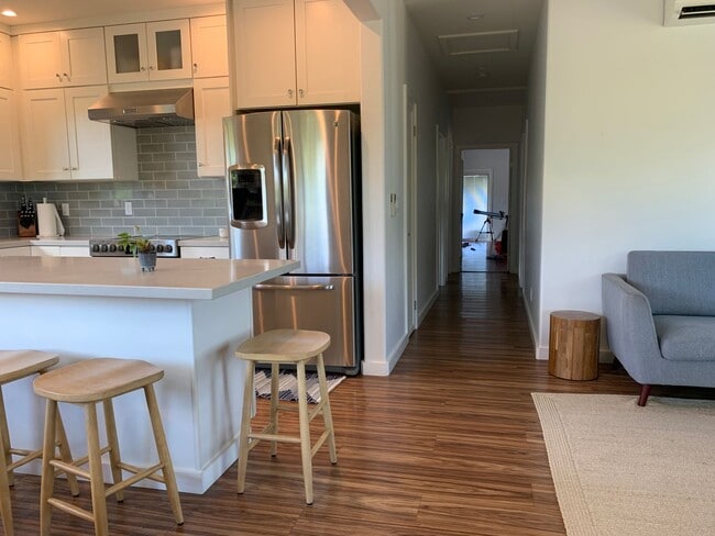 Building Photo - Renovated 3 bed, 2 bath Duplex Home in Waialua