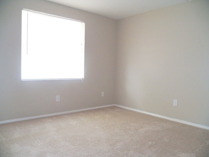Building Photo - 9402 Lonsdale Ct