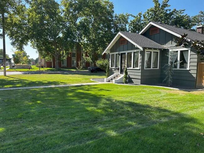 Building Photo - 1924 Cleveland Blvd