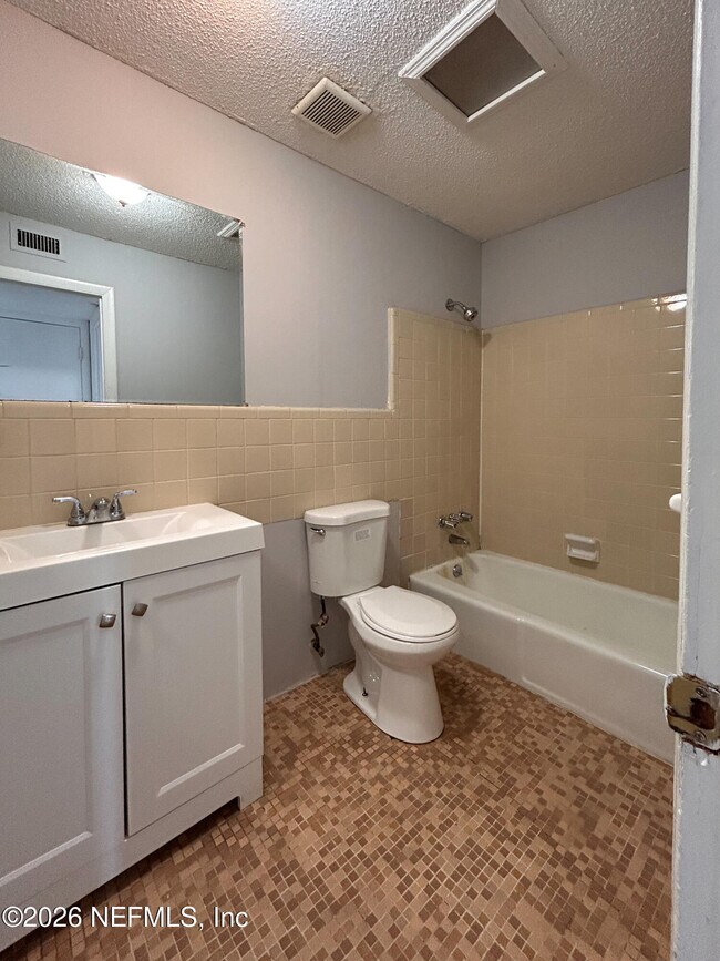Building Photo - 1124 Woodruff Ave