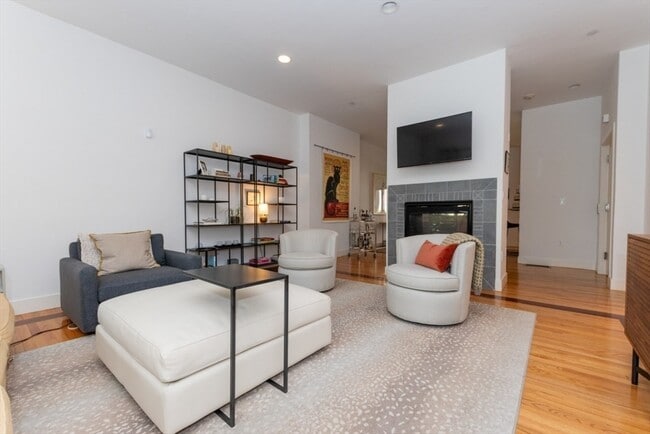 Building Photo - 769 Heath St