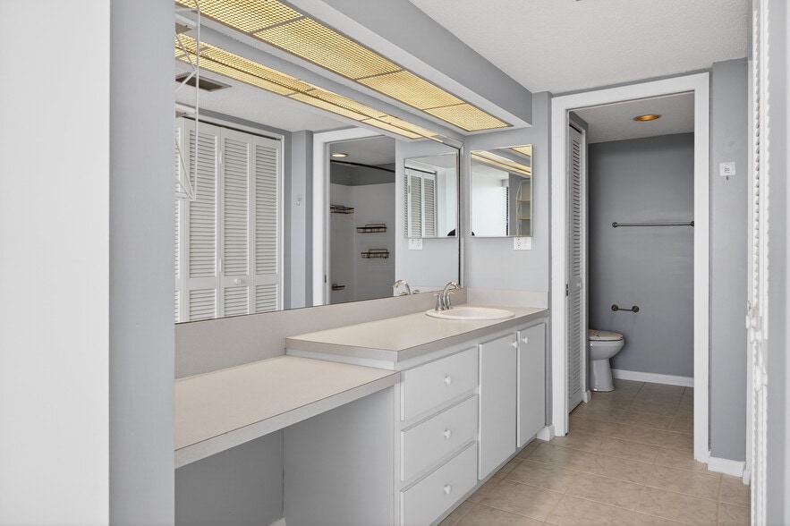 Master Bathroom - 500 Treasure Island Causeway