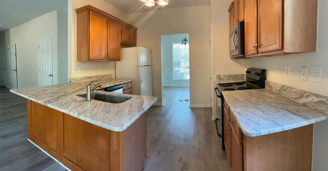 Building Photo - Quiet Neighborhood- Large family living!