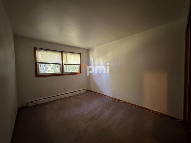 Building Photo - 2591 Parkview St