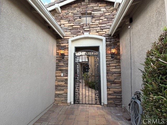 Building Photo - 483 Lyle Dr