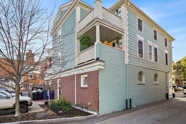 Building Photo - 266 Essex St