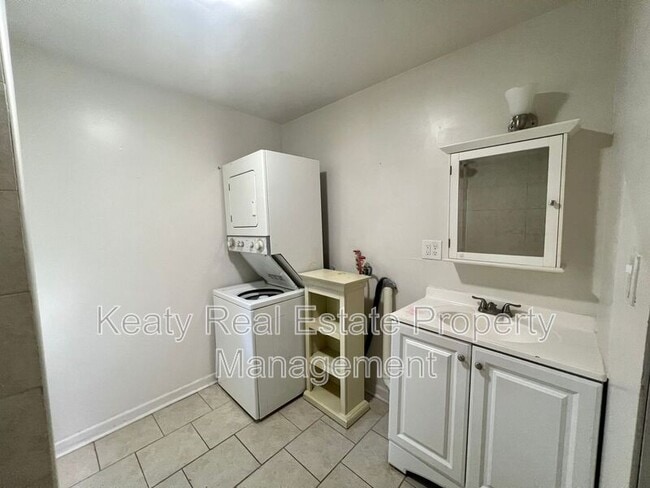 Building Photo - 503 Southdown Pl
