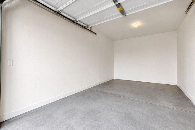 Building Photo - 875 Chaste Ct