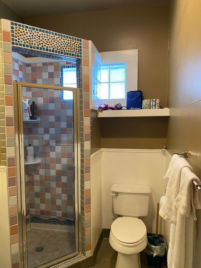 Building Photo - 226 W Whittier St