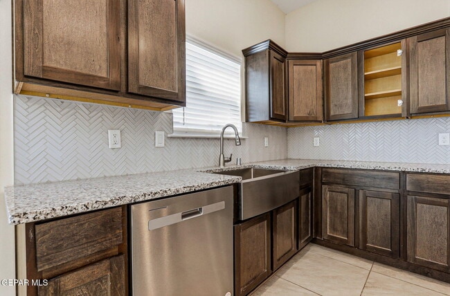 Building Photo - 904 Keenland Ave