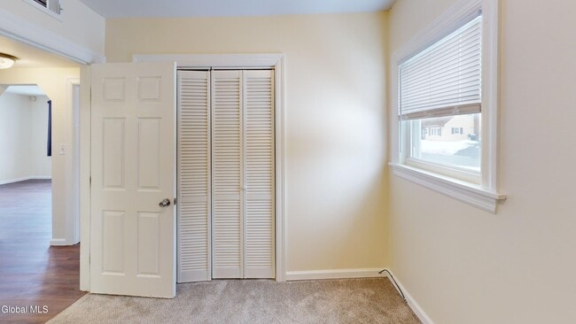 Building Photo - 18 Whitney Rd