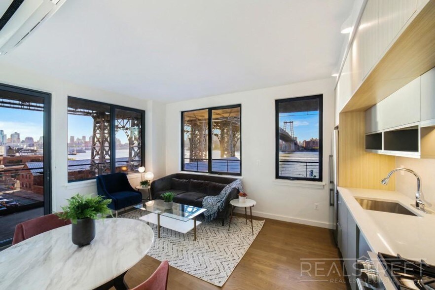 Primary Photo - Waterfront Luxury 2 BED with Wrap arround ...