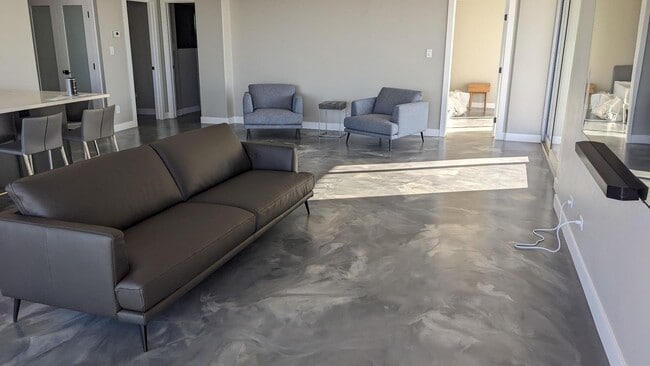 Building Photo - Executive Towers Condo Available for Rent!