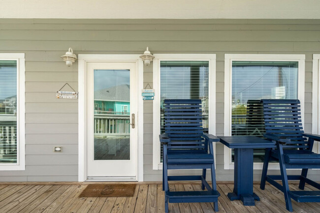 Building Photo - 927 Palm Ridge Dr