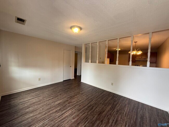 Building Photo - 605 Adele St