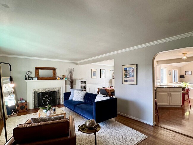 Building Photo - View Ridge Home