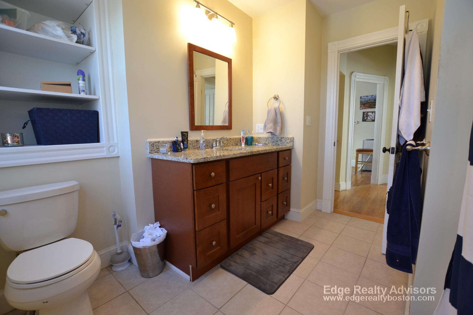 Building Photo - 81 Surrey St