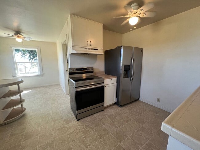 Building Photo - 3 bedroom 1 bath home in Red Bluff