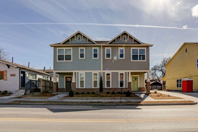 Building Photo - New Luxury 4/2.5 Townhome Close to Downtown! Move in Special!