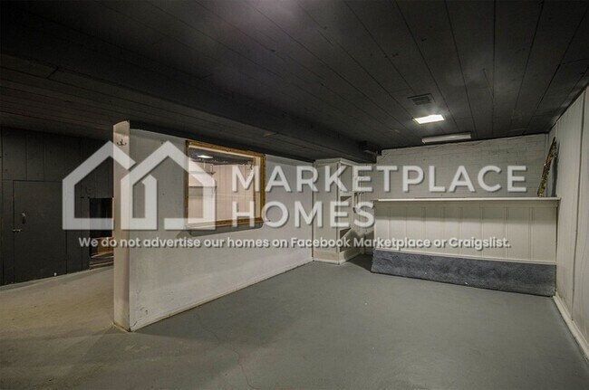 Building Photo - 15071 Cruse St