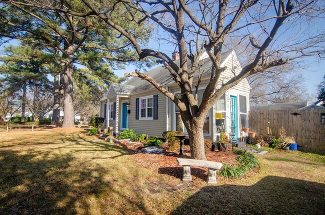 Building Photo - Precious 3-bedroom single-family Cape Cod