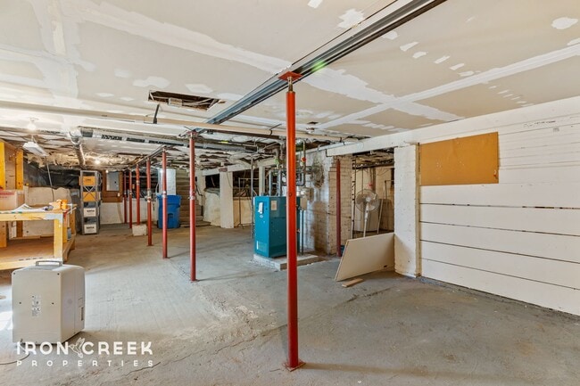 Building Photo - Charming Craftsman Home with Modern Conven...