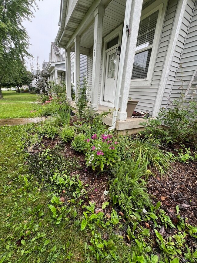 Building Photo - 2158 Middlebury Dr