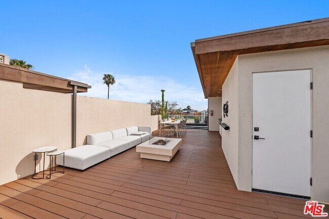 Building Photo - 1251 N Formosa Ave