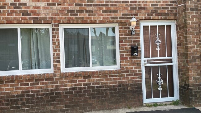 Building Photo - 1006 Dubose Dr