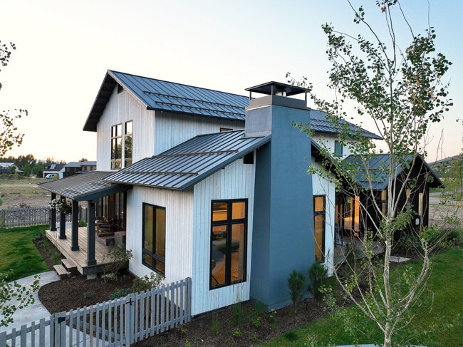 Building Photo - 425 Mail Cabin Dr