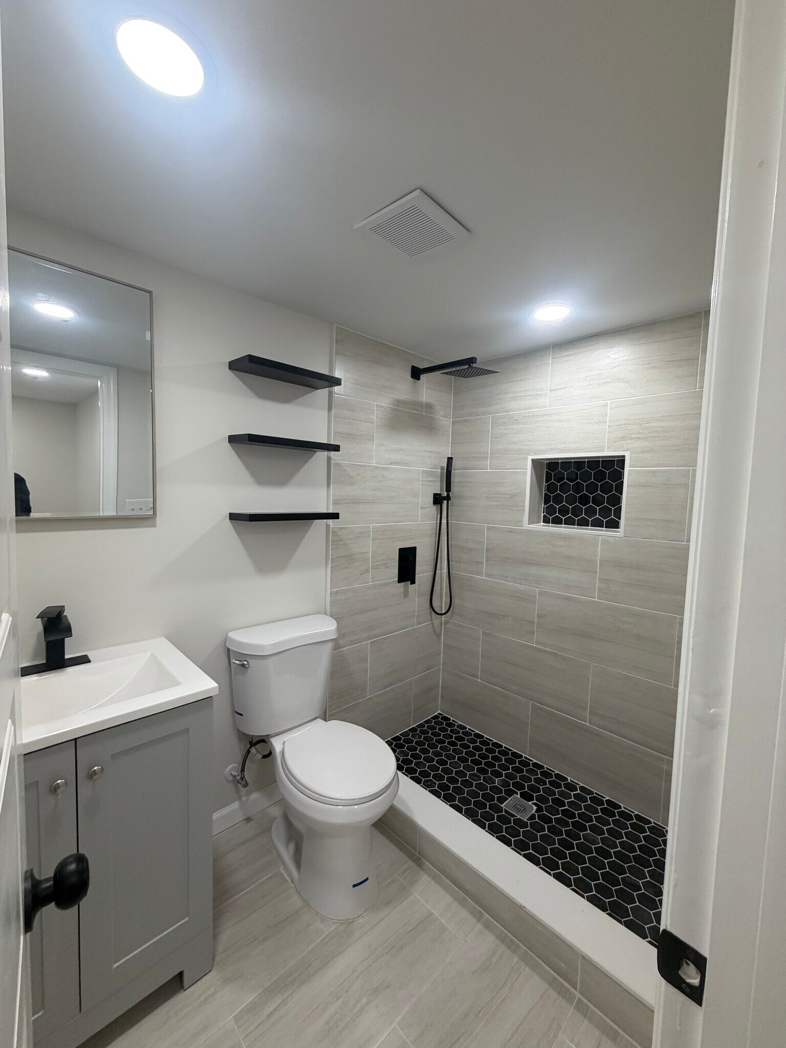 Building Photo - 258 Claywood Dr