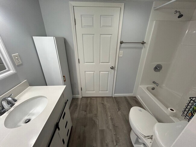 Building Photo - Single Family - 3 Bed - 2 Bath Home in a Private Setting