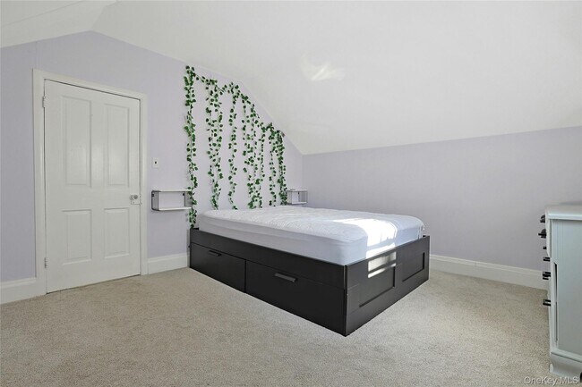 Building Photo - 105 S Broadway