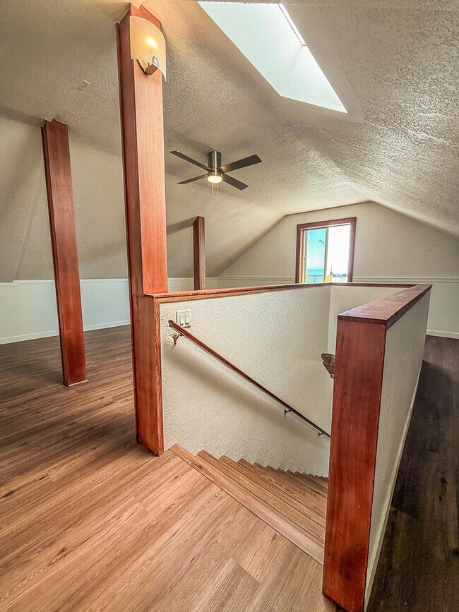 Building Photo - 158 N Ocean Ave