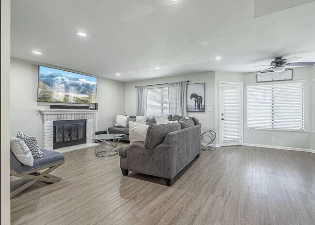 Building Photo - 4641 Cocina Ln
