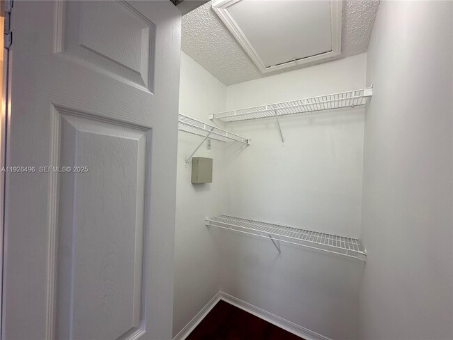 Building Photo - 2308 SE 23rd Terrace