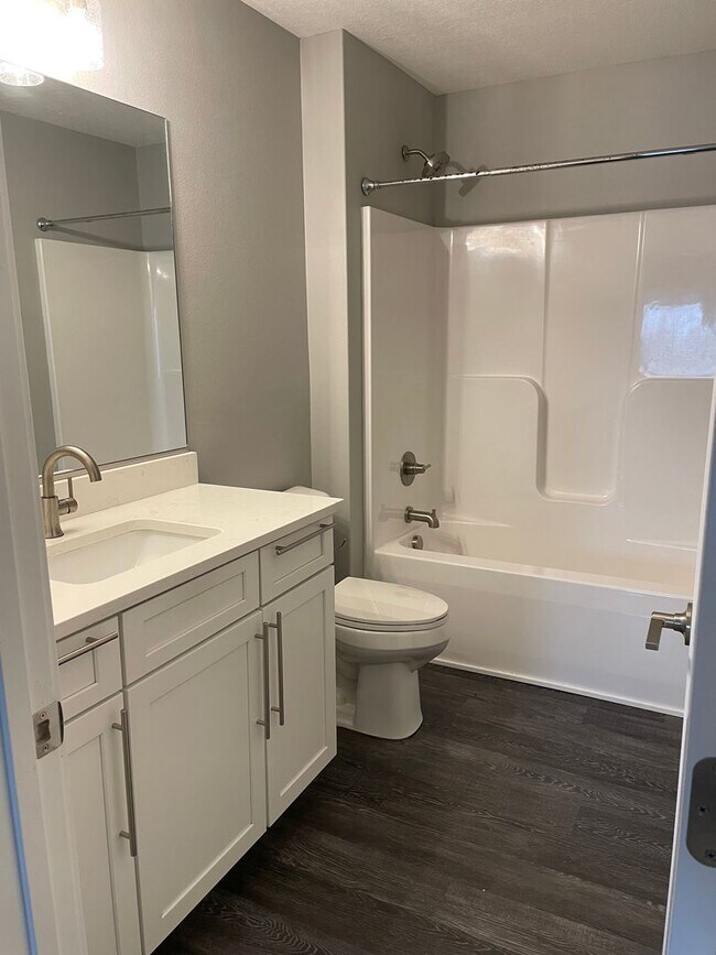 Building Photo - Beautiful newer home in West Des Moines - Waukee School Dist!