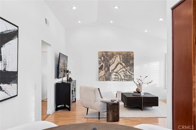 Building Photo - 127 Huntington