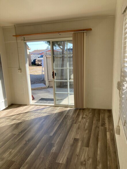 Primary Photo - 1278 E Collins St