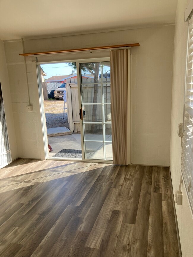 Building Photo - 1278 E Collins St