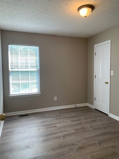 Building Photo - 806 W 43rd St