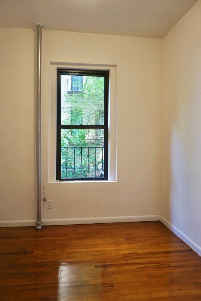 Building Photo - 359 W 126th St