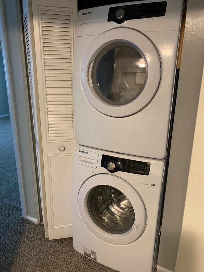 Building Photo - 384 Redding Rd