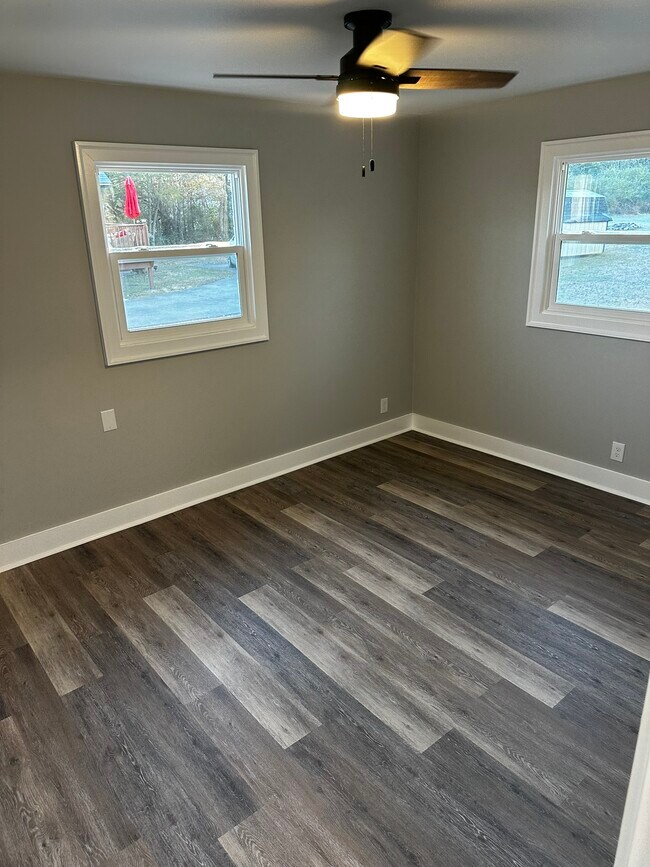 Building Photo - 2506 Halls Hill Pike