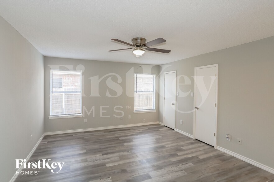 Building Photo - 8136 Iris Cir