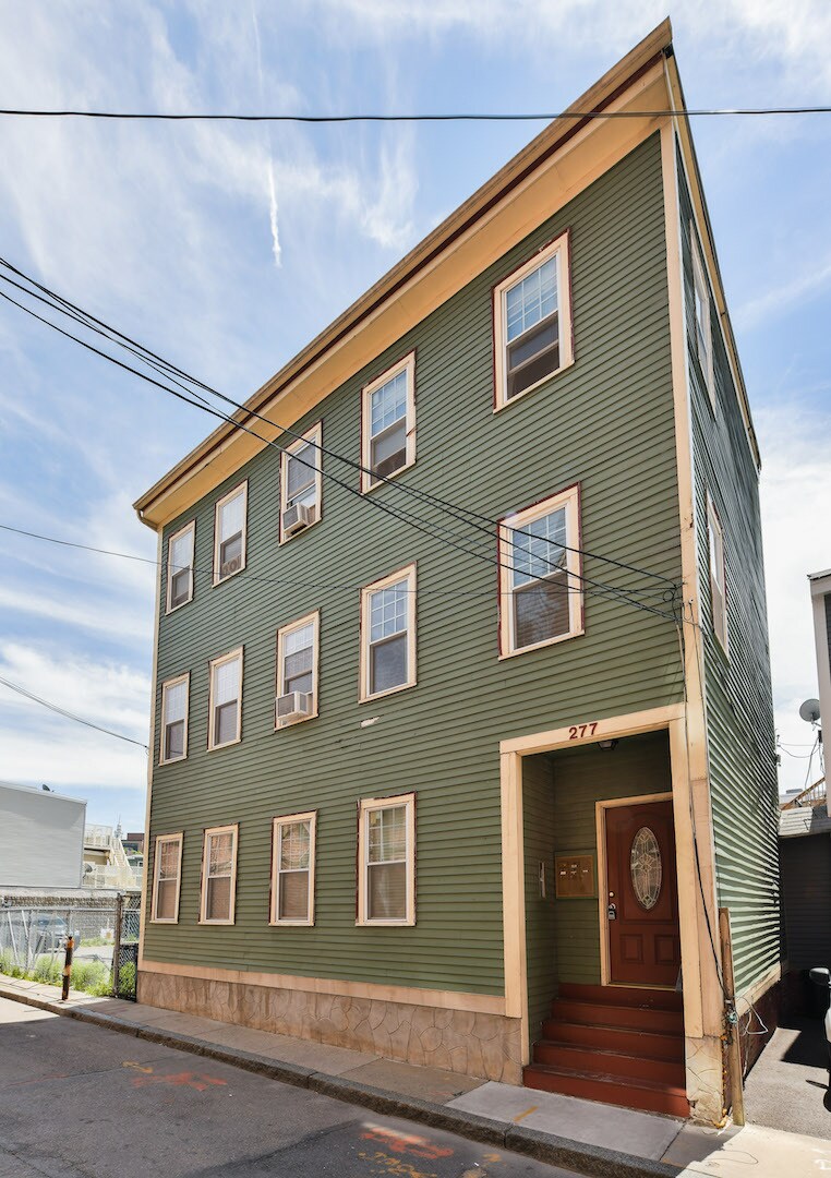 Building Photo - 277 Silver St