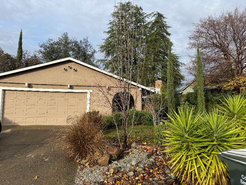 Building Photo - 8445 Palmaire Way